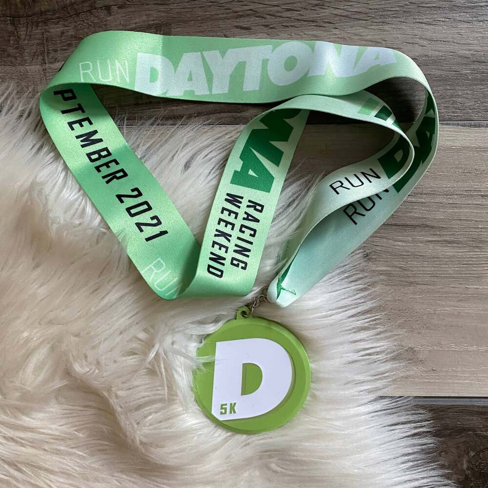 Run Daytona Racing Weekend Medal September 2021 Green